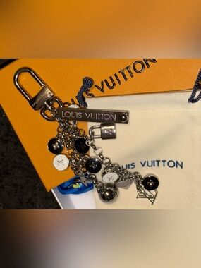 Designer Inspired Silver-Tone Charm Key & Card Holder Accent in Black & White
